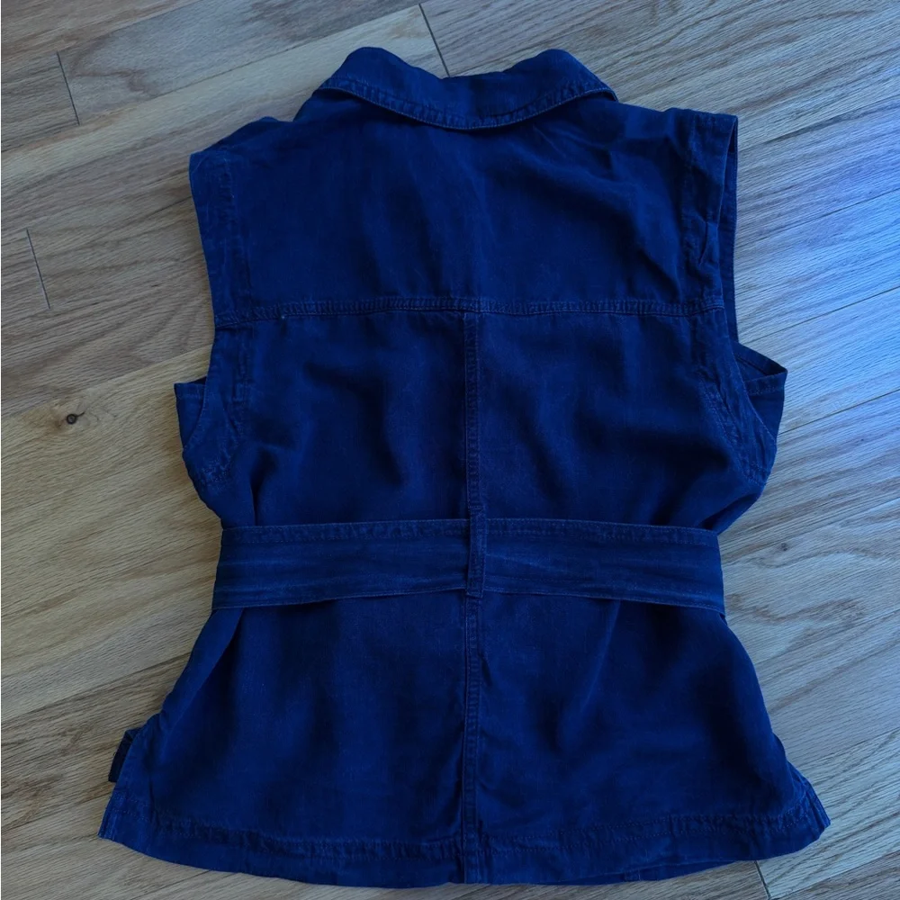 Chambray denim Sleeveless Tie-Waist Top - Picture 5 of 5